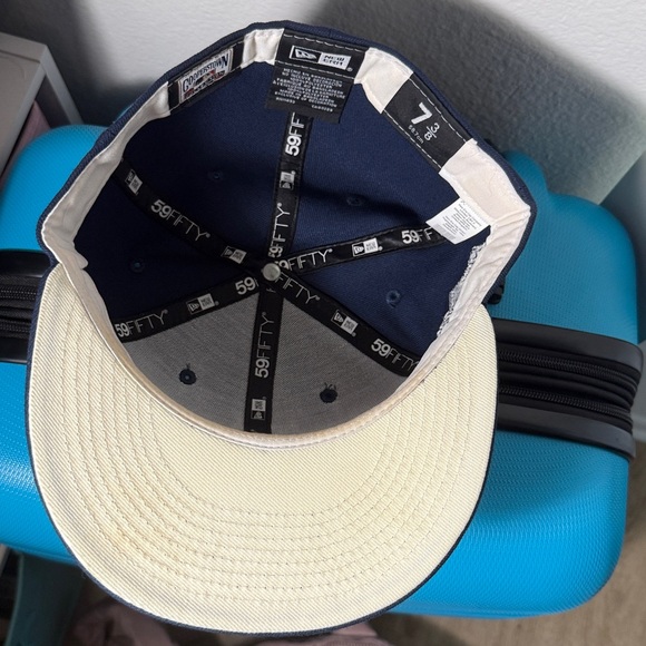 Navy Blue and Cream Los Angeles Dodgers 59Fifty Fitted Cap Size 7 3/8 - Picture 5 of 6